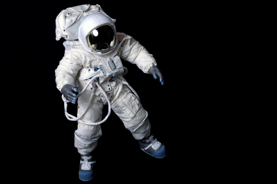 spacesuit_slide-29ca64fe2374fa4de3e4311ad1ce62145676238f-s900-c85